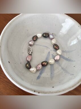 Freshwater pearl bracelet with ornate silver clasp